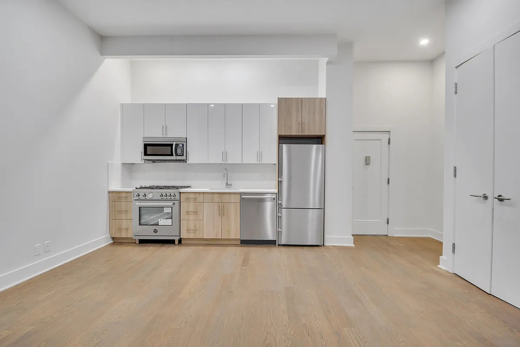 121 Madison Avenue - Photo 1