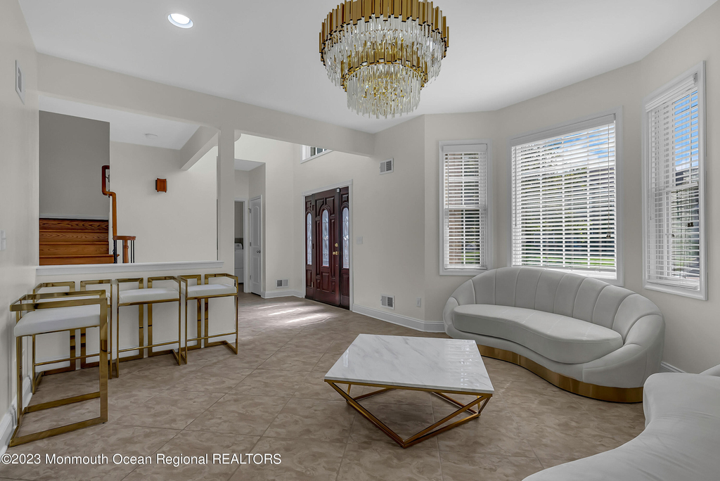 1607 Holbrook Street - Photo 5