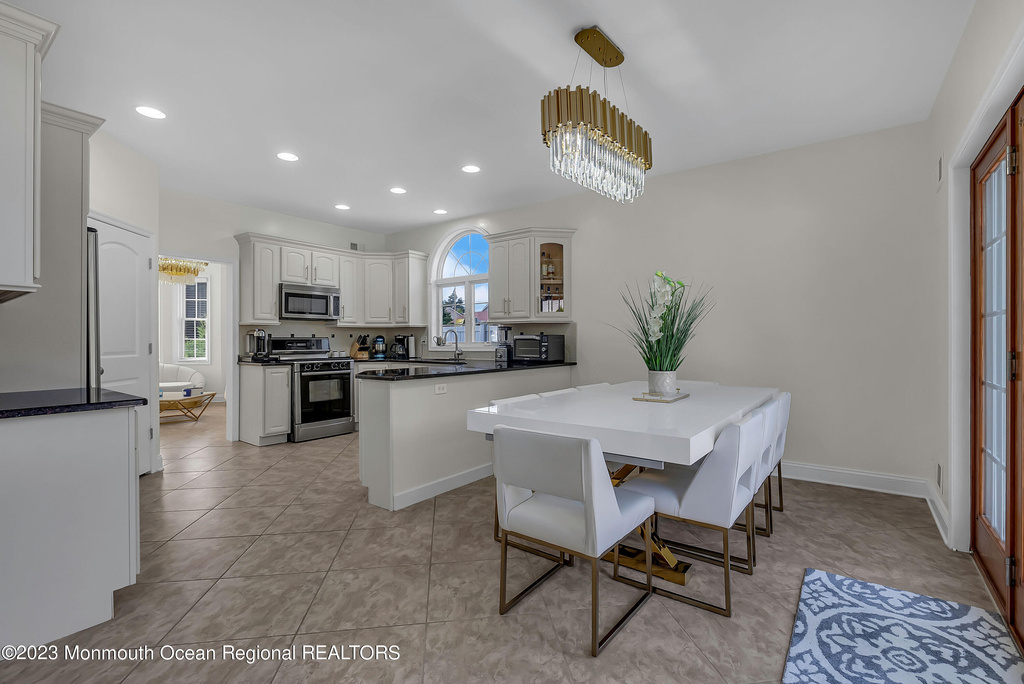 1607 Holbrook Street - Photo 12