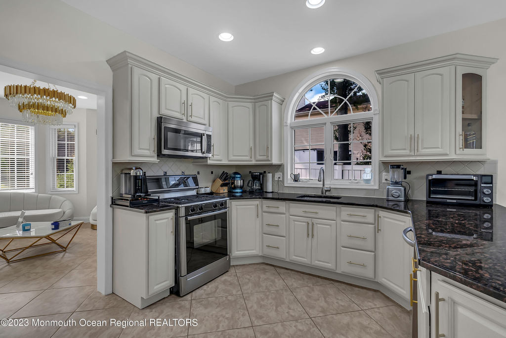 1607 Holbrook Street - Photo 13