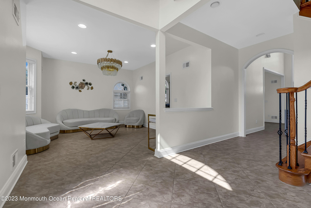 1607 Holbrook Street - Photo 3