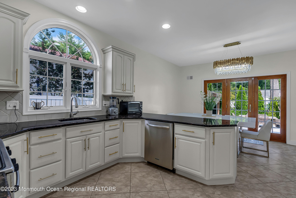 1607 Holbrook Street - Photo 14