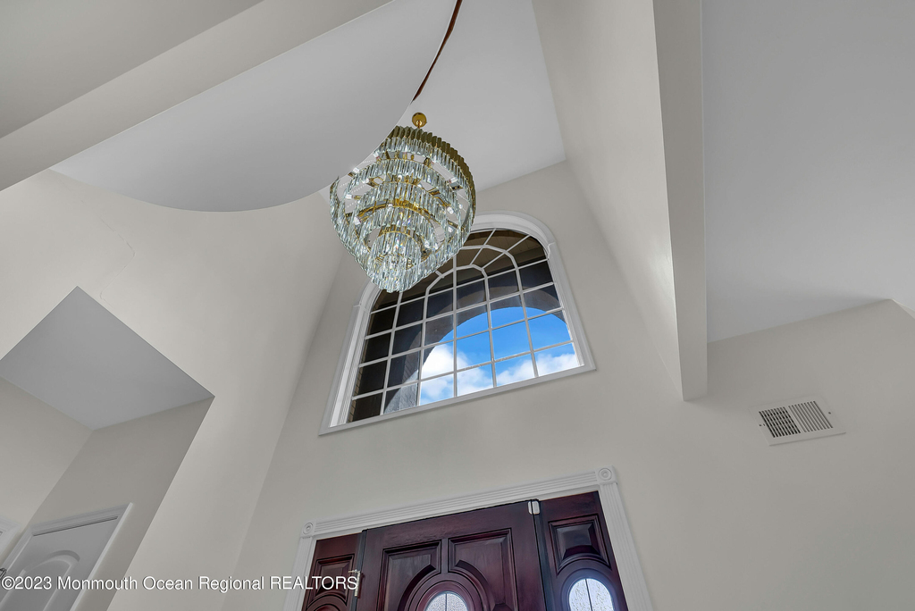 1607 Holbrook Street - Photo 2