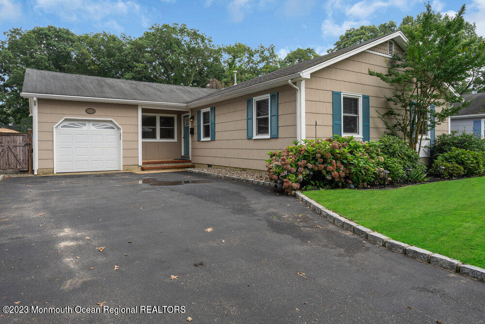 802 Laura Herbert Drive - Photo 0
