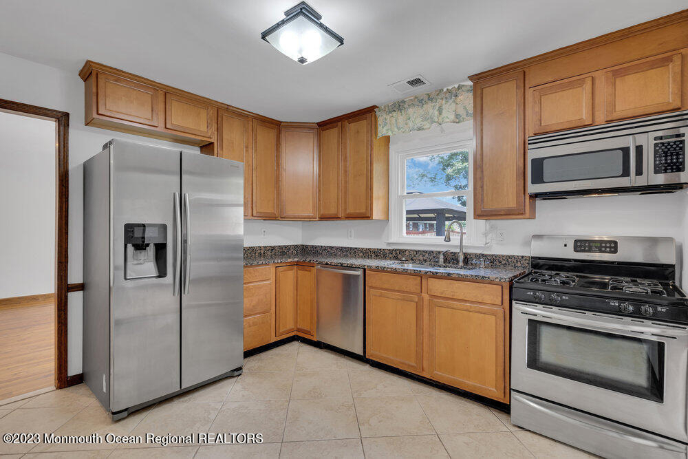 802 Laura Herbert Drive - Photo 10