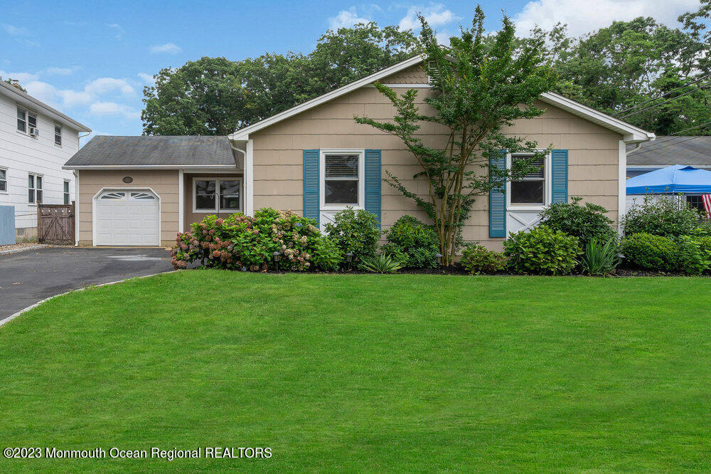 802 Laura Herbert Drive - Photo 1
