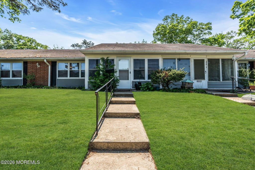 390 Picardy Court - Photo 0