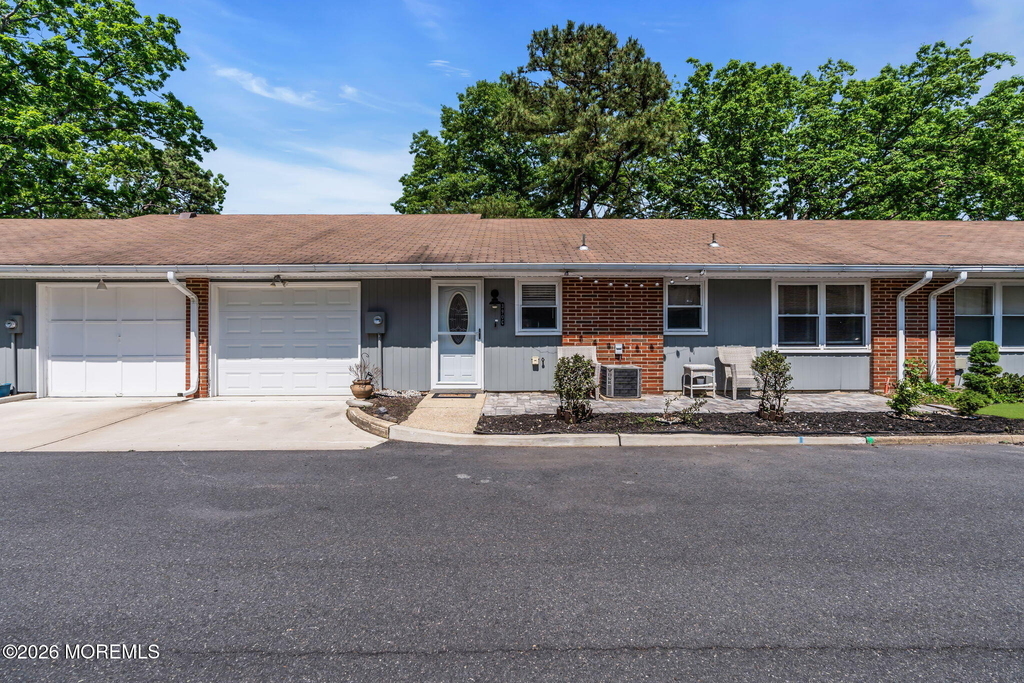 390 Picardy Court - Photo 1