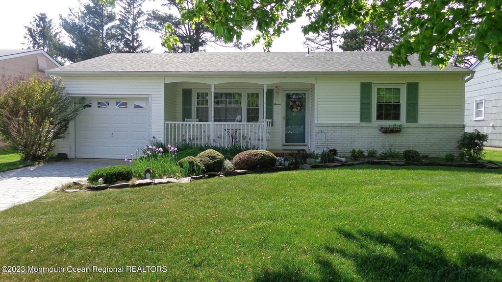 7 Basset Drive - Photo 0
