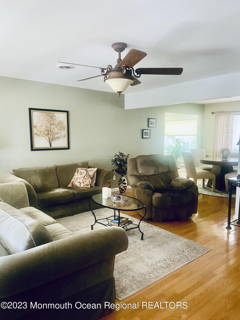 7 Basset Drive - Photo 2