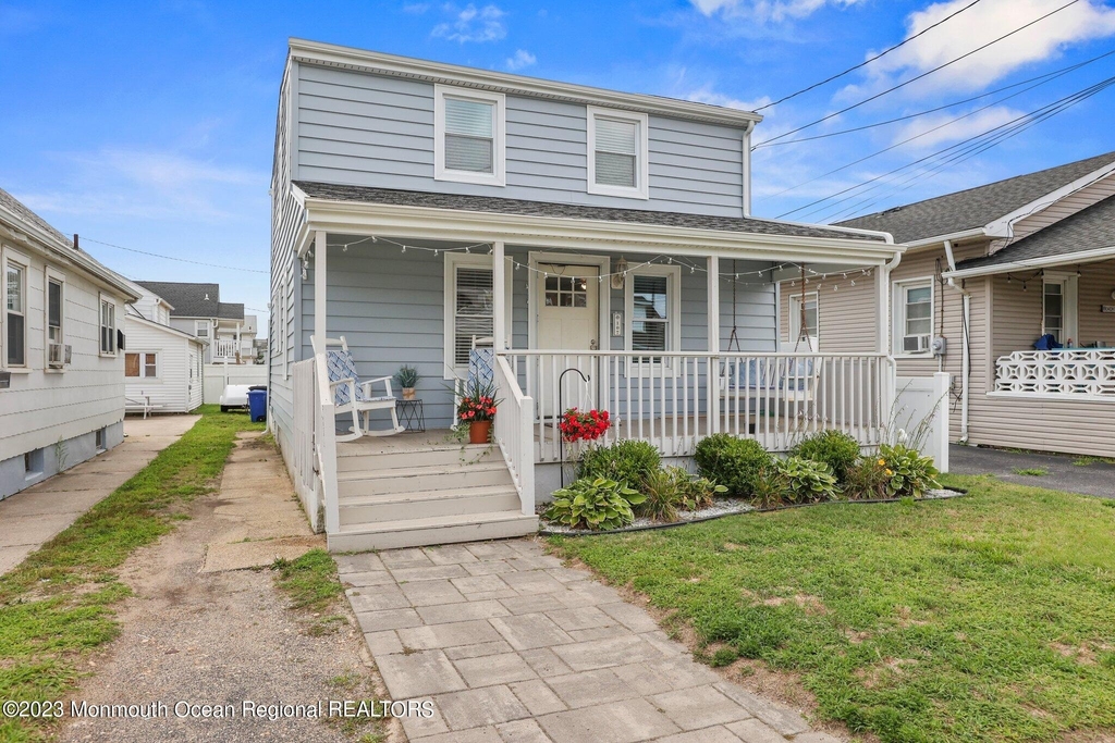 107 17th Avenue - Photo 1