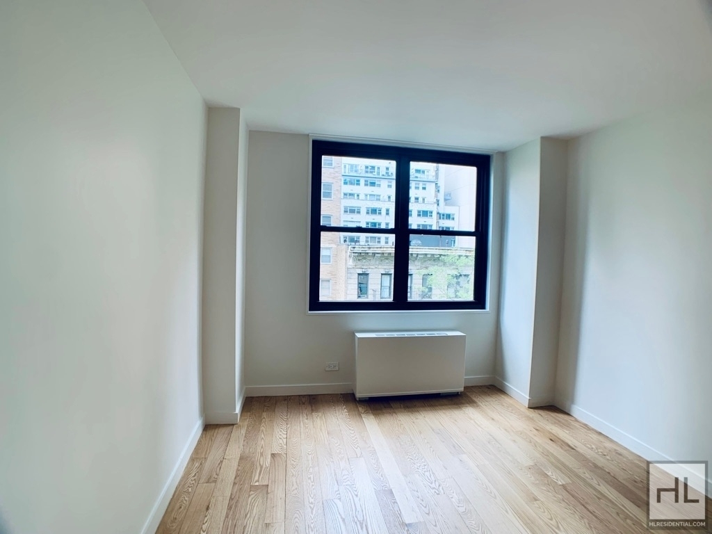 East 49 Street - Photo 0
