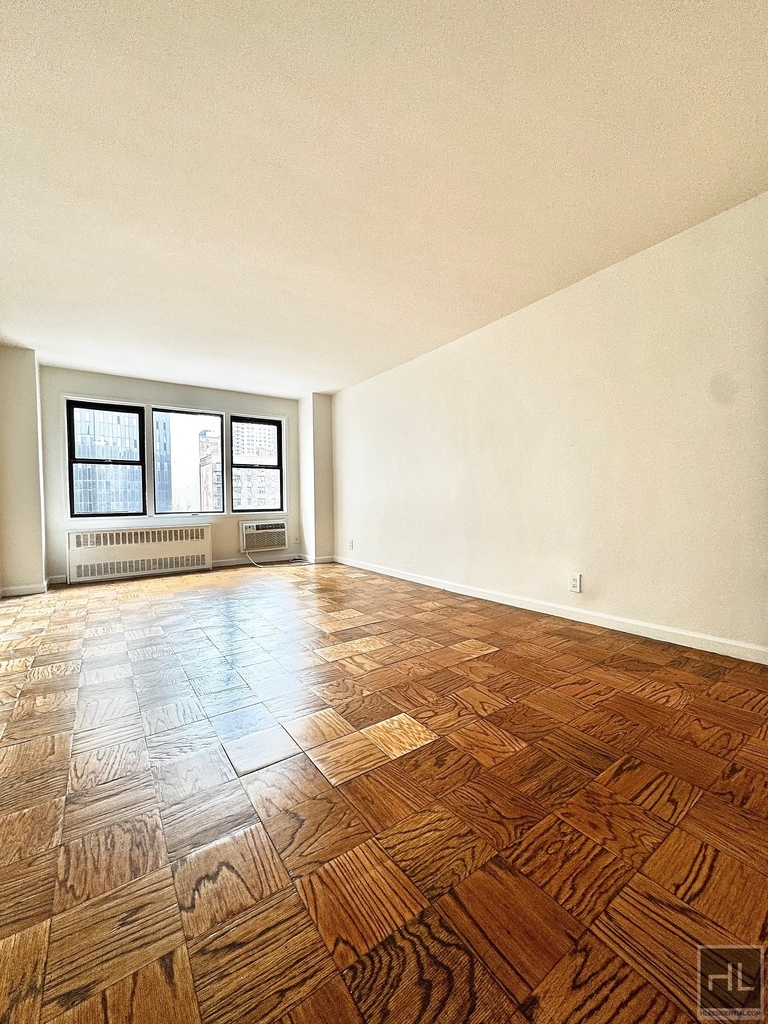 East 36 Street - Photo 13