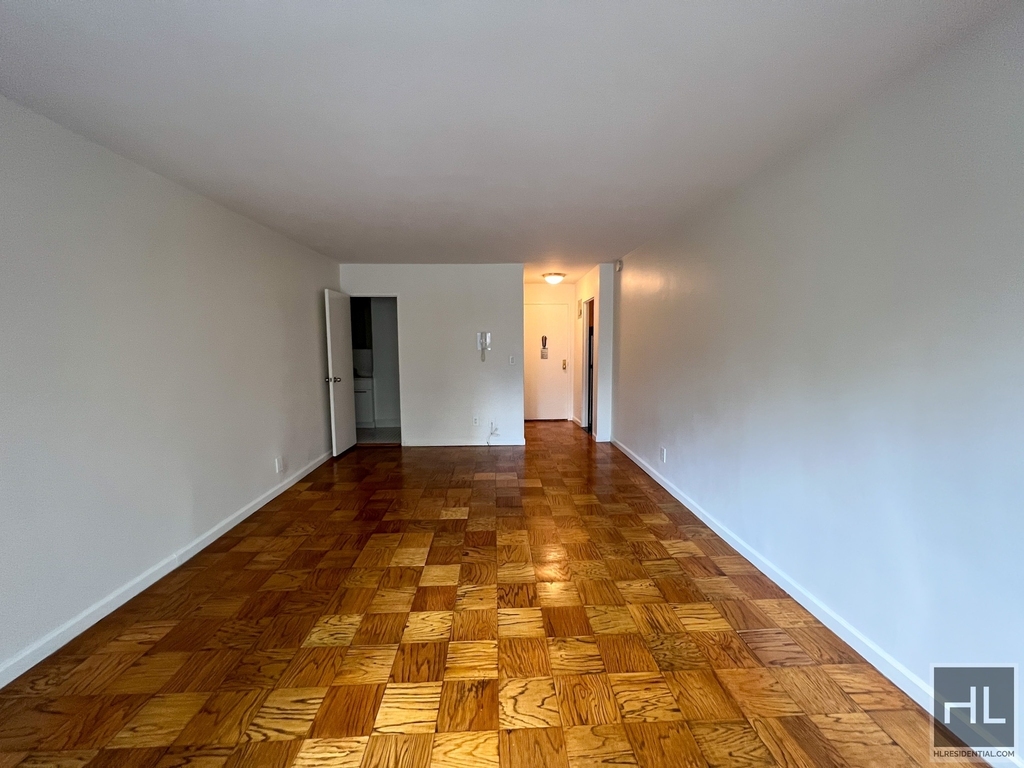 East 36 Street - Photo 10