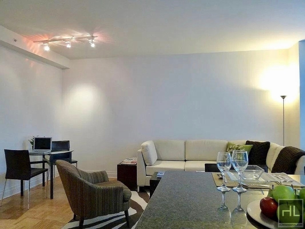 Lexington Avenue - Photo 2