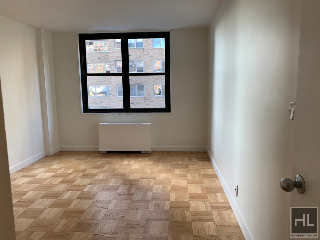 East 49 Street - Photo 6