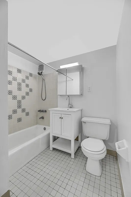 220 East 95th Street - Photo 4