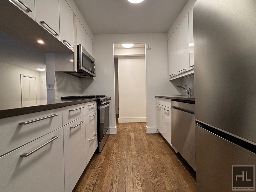 East 63 Street - Photo 5