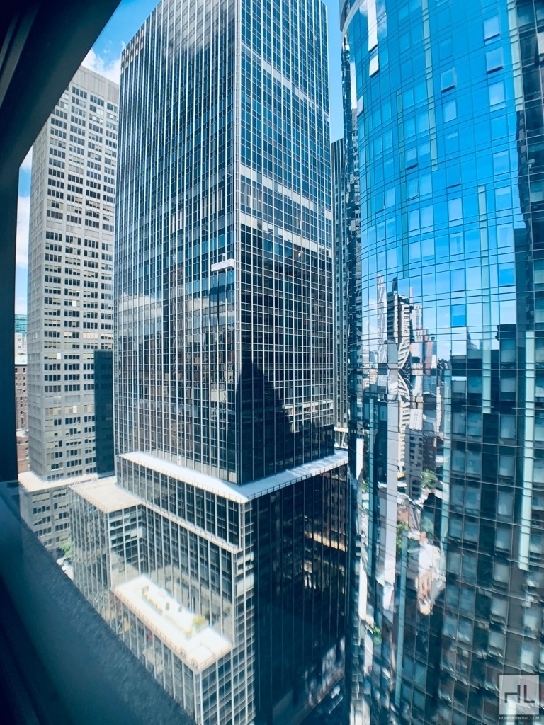 East 39th Street - Photo 12