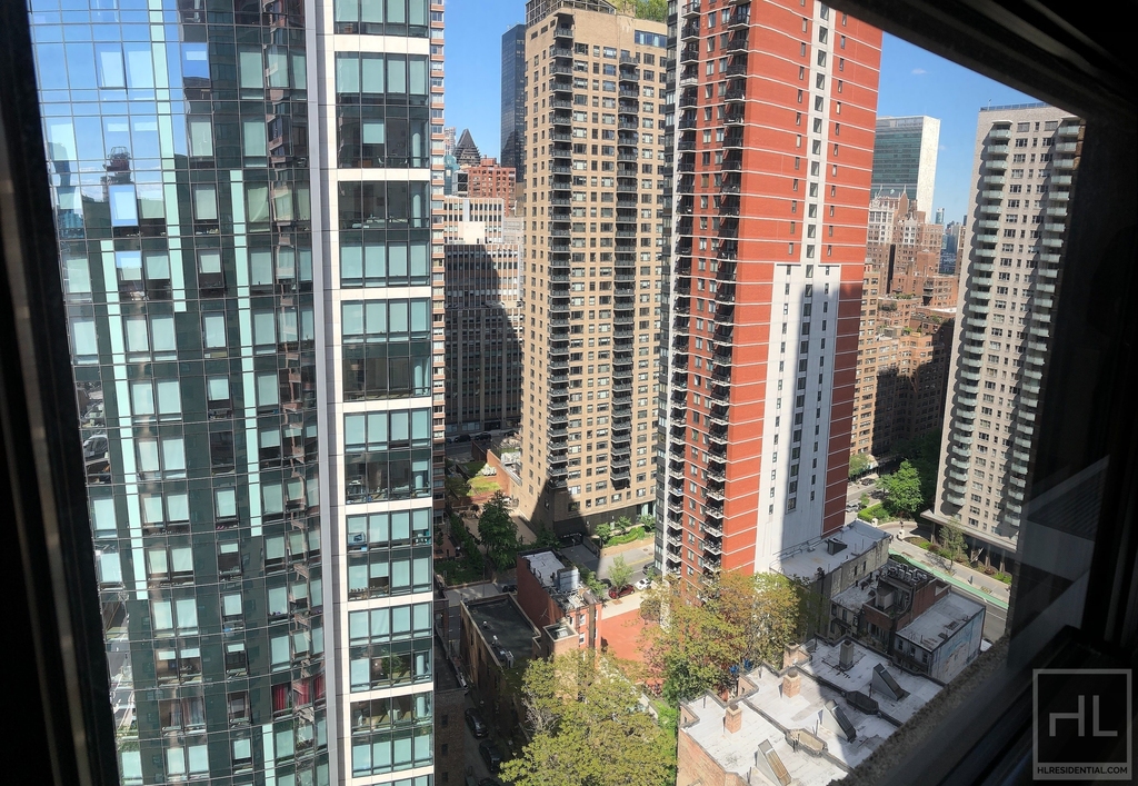 East 39th Street - Photo 13