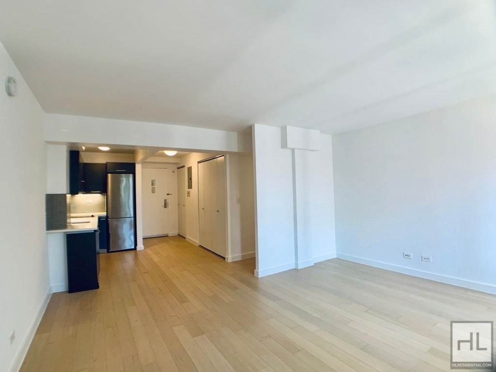East 39th Street - Photo 9
