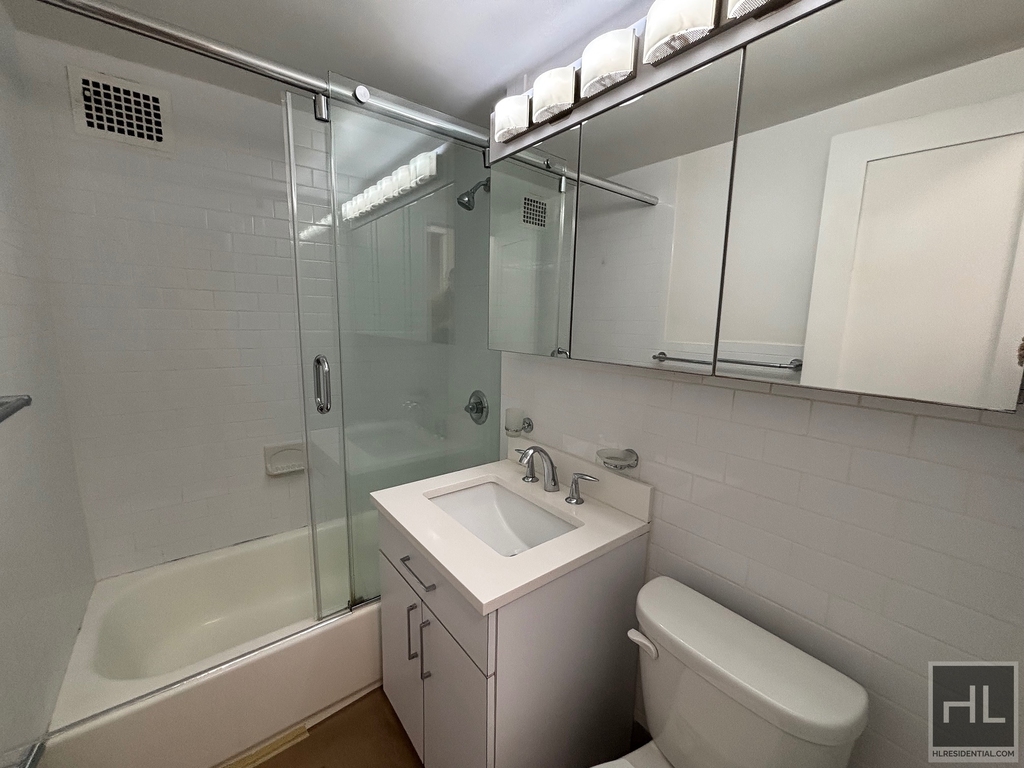 East 16 Avenue - Photo 4