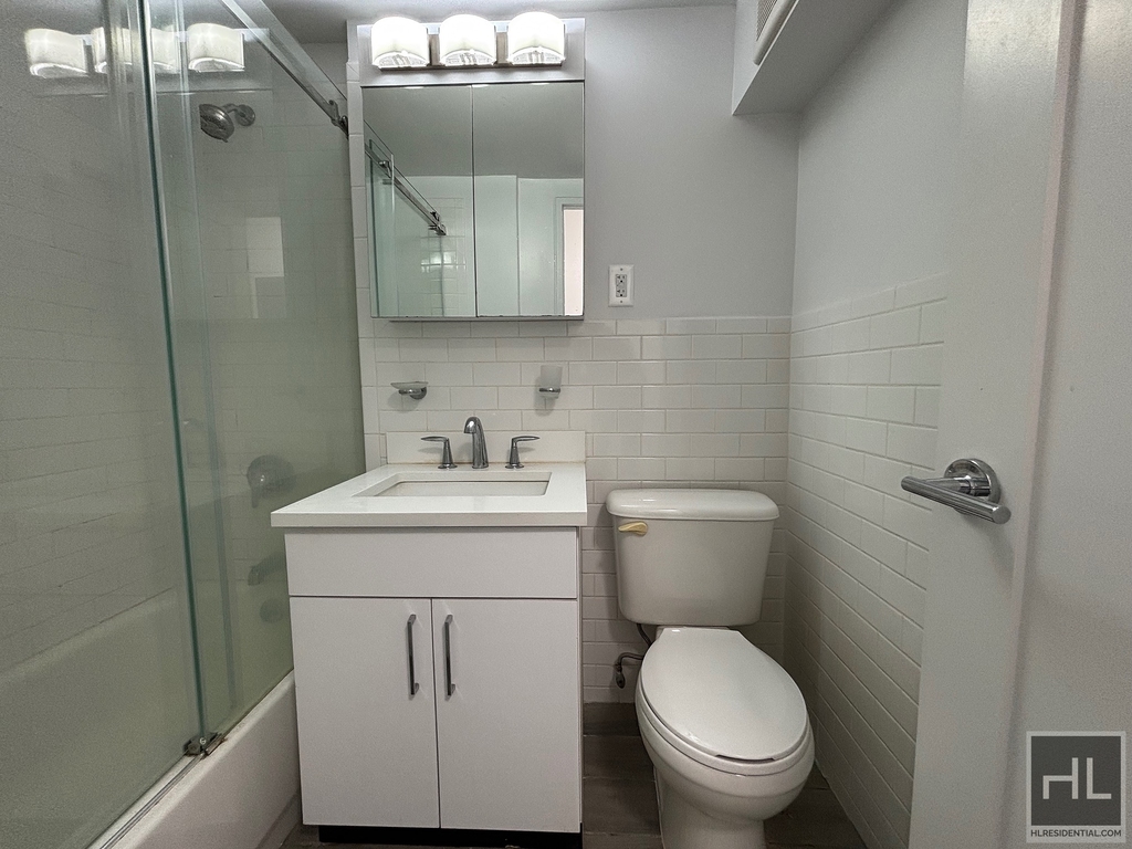 East 16 Avenue - Photo 3