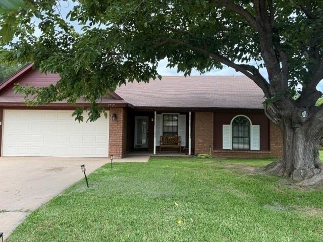 1717 Pemelton Drive - Photo 2