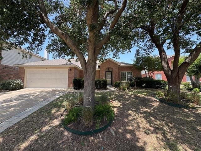 304 E Clover Park Drive - Photo 0