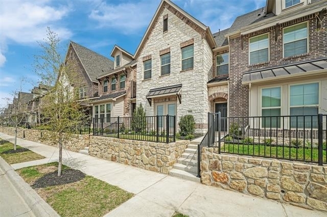 7929 Bayside Drive - Photo 2