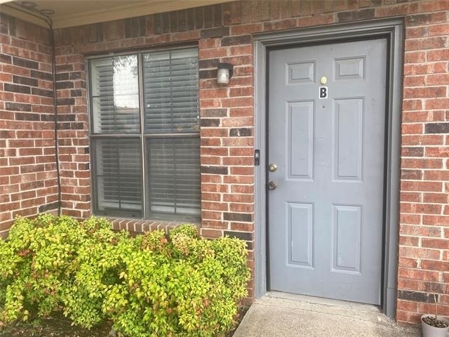 2826 Wimbledon Court - Photo 1