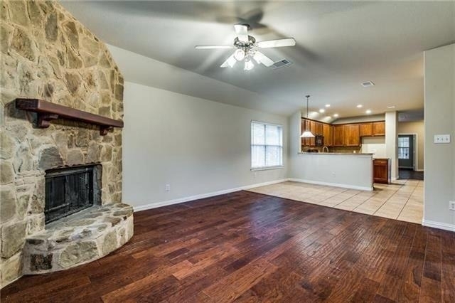 811 Creekside Drive - Photo 2