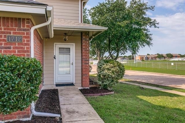 1712 E Peters Colony Road - Photo 2