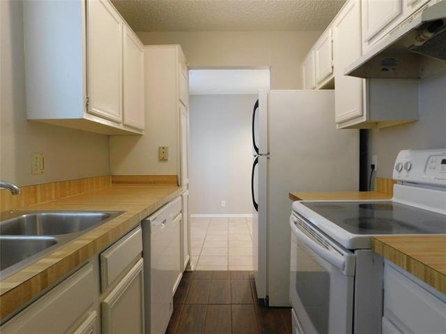 1915 Kingswood Court - Photo 8