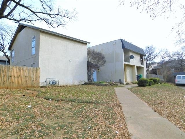 1915 Kingswood Court - Photo 0