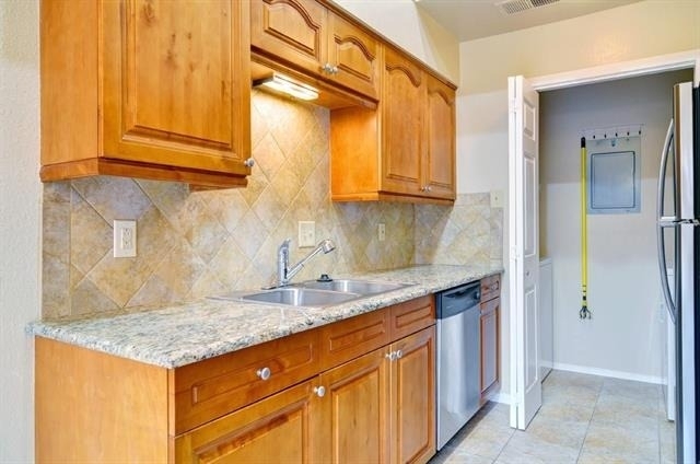 5700 Cedar Creek Drive - Photo 5