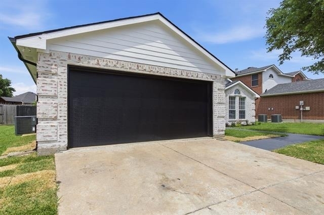 1006 Lake Dallas Drive - Photo 2
