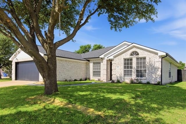 1006 Lake Dallas Drive - Photo 3
