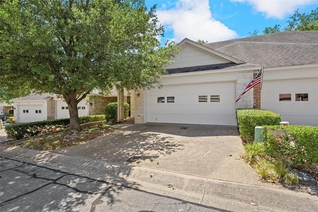 2823 Savannah Court - Photo 1