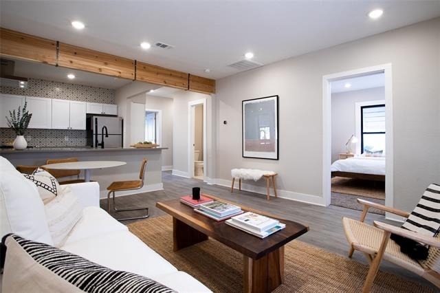 2855 Sharon Street - Photo 2
