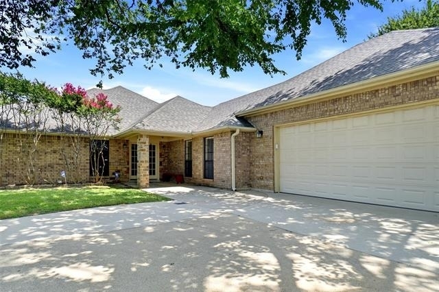 2412 Emerald Circle - Photo 1