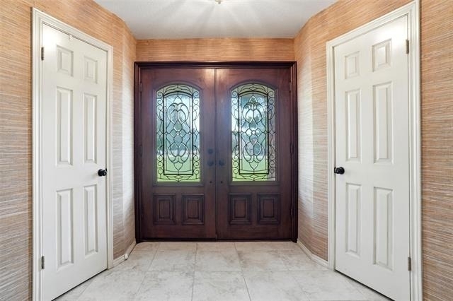 2412 Emerald Circle - Photo 2
