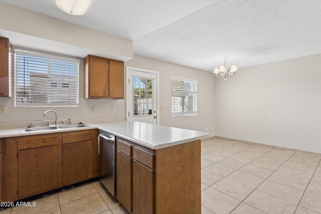 407 E Pecan Road - Photo 10