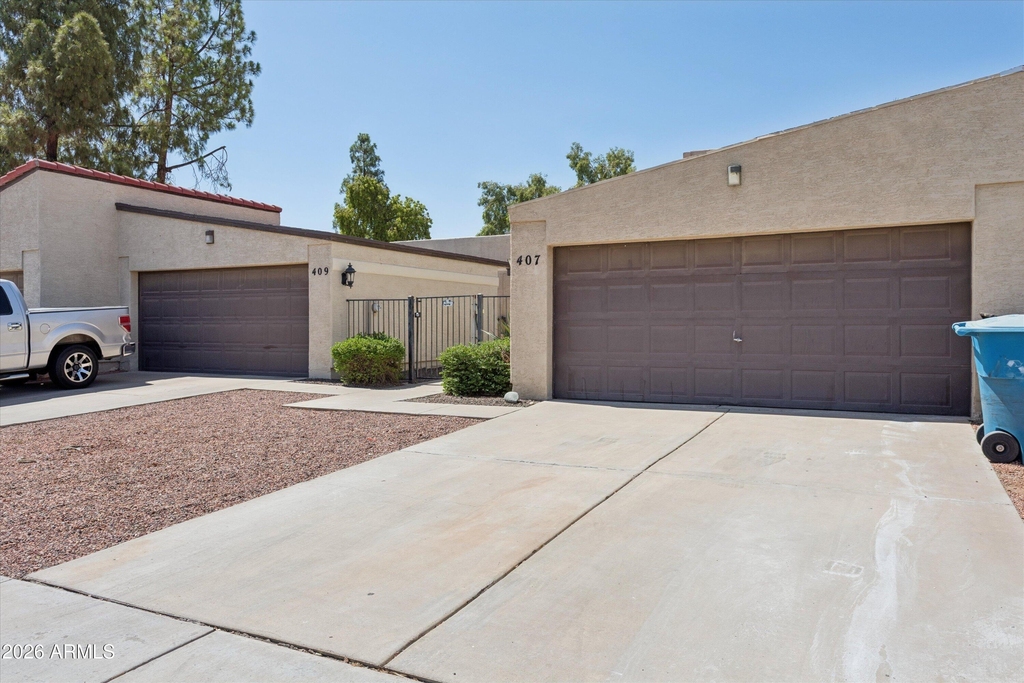 407 E Pecan Road - Photo 2