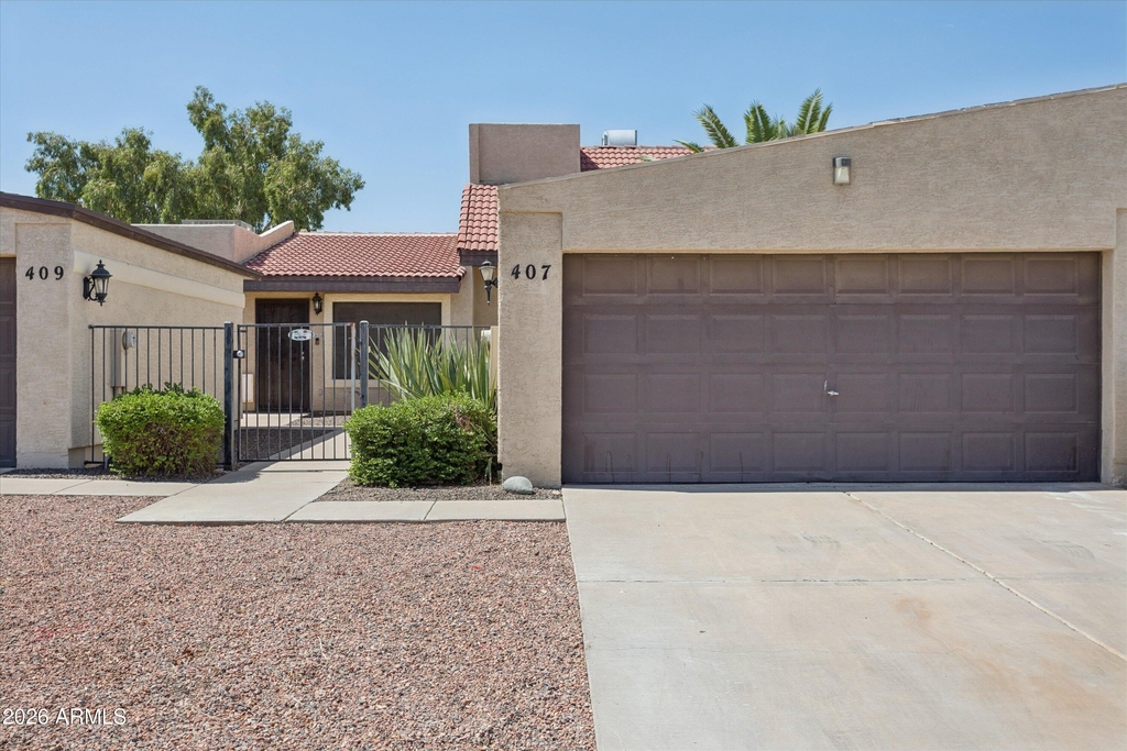 407 E Pecan Road - Photo 0