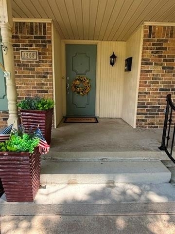1208 N Cottonwood Drive - Photo 2
