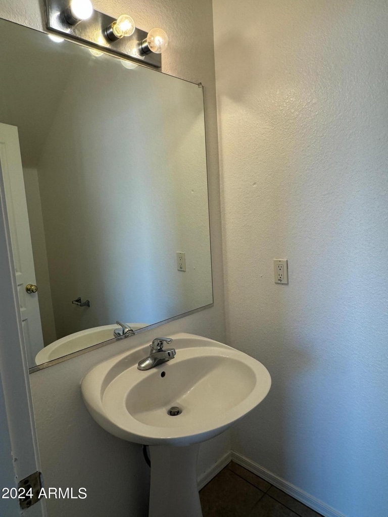 11630 W Washington Street - Photo 4