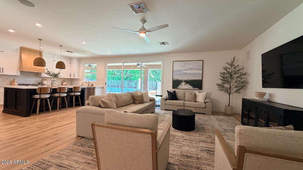 1121 E Powell Way - Photo 8