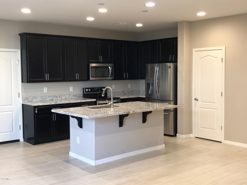17206 N 9th Place - Photo 3