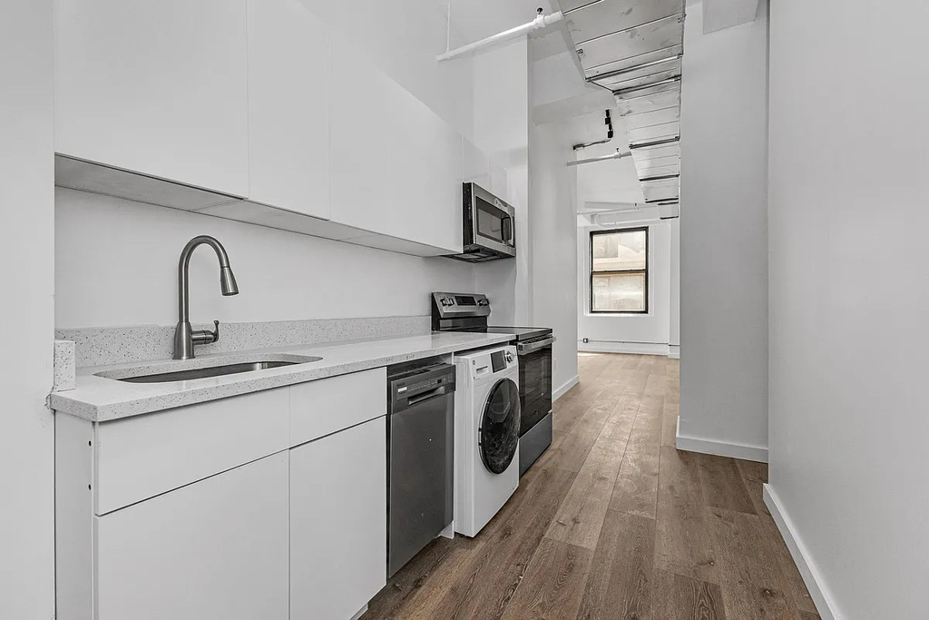 255 West 36th Street - Photo 3